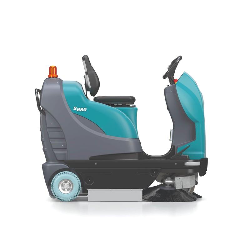 Tennant S680 Ride On Sweeper 