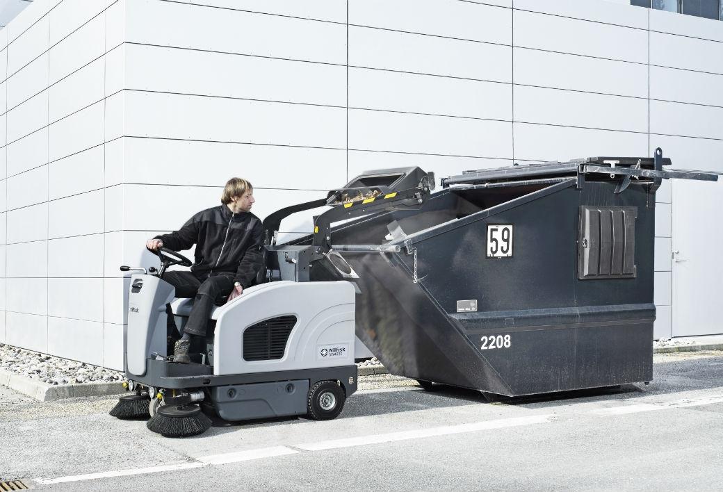 Nilfisk SW4000 Ride On Sweeper