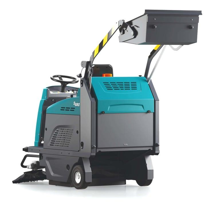 Tennant S880 Ride On Sweeper