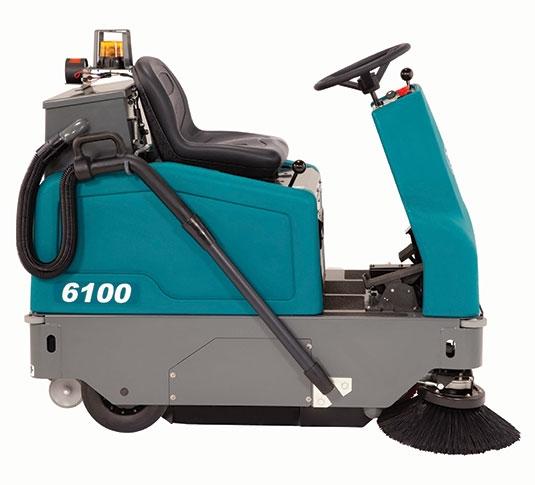 Tennant 6100 Ride On Sweeper
