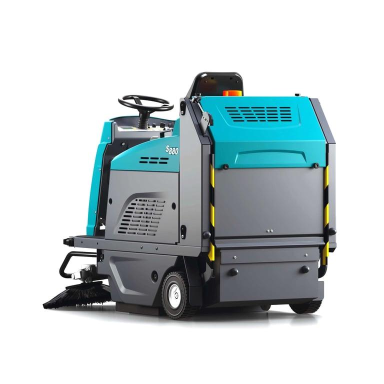 Tennant S880 Ride On Sweeper