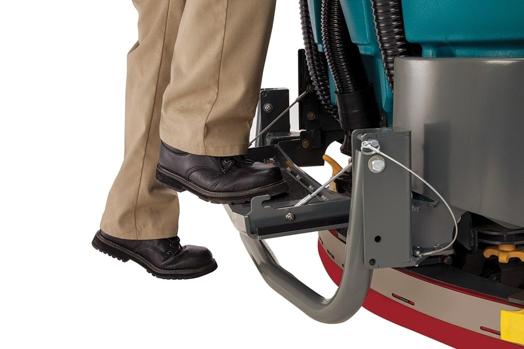 Tennant M17 Ride On Sweeper-Scrubber