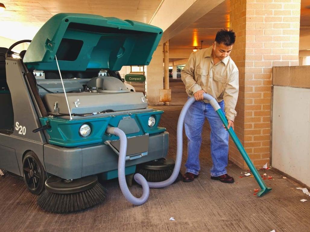 Tennant S20 Ride On Sweeper