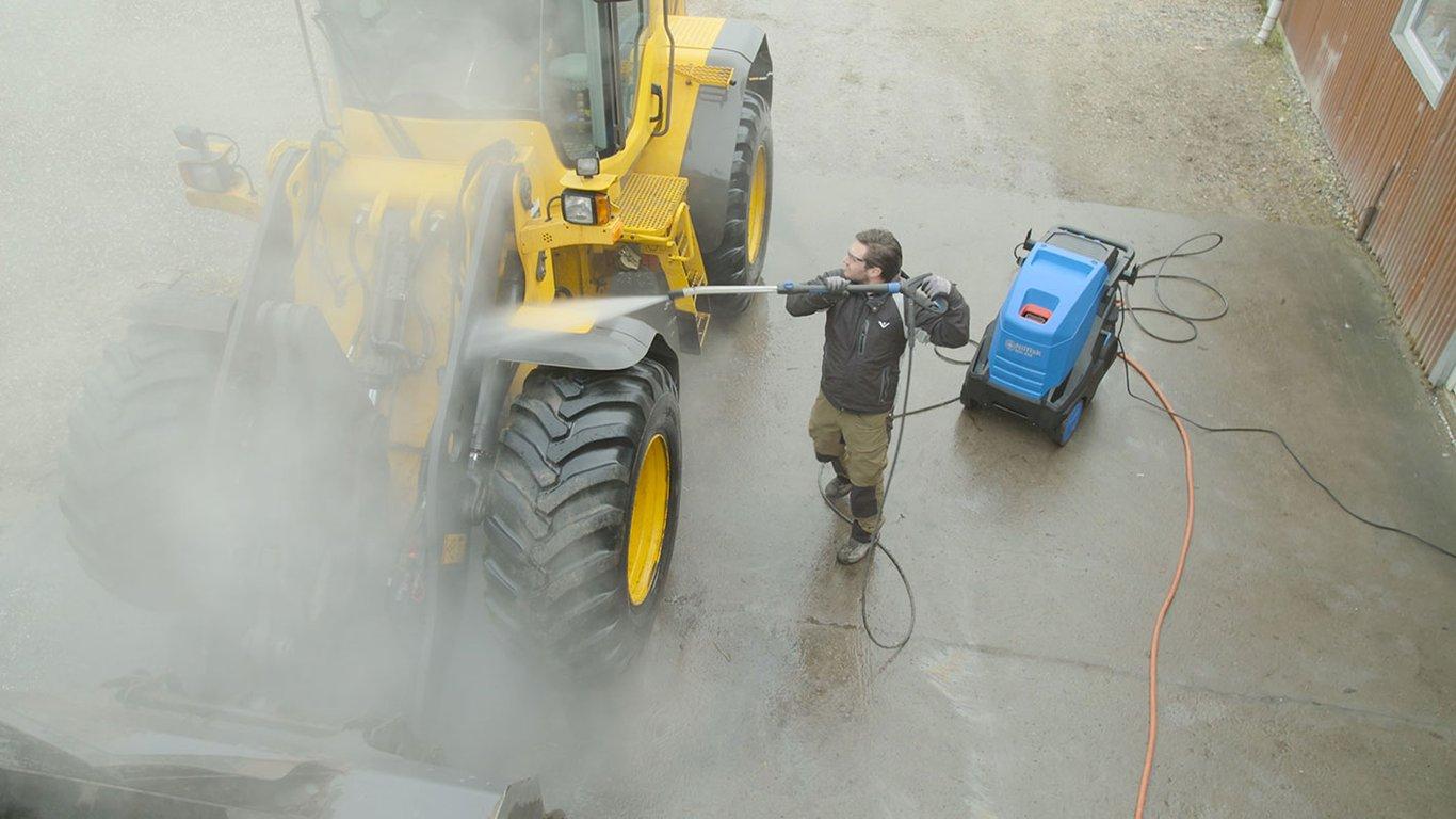 Nilfisk MH 4M Hot Water Pressure Washer 100/680 PA