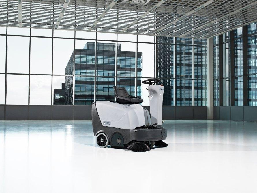 Nilfisk SR 1000S Ride On Sweeper