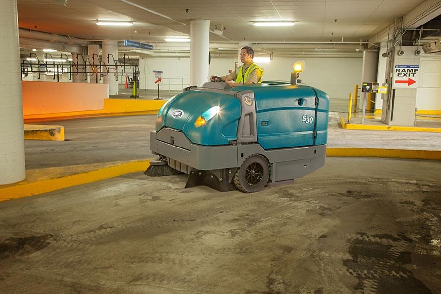 Tennant S30 Ride On Sweeper