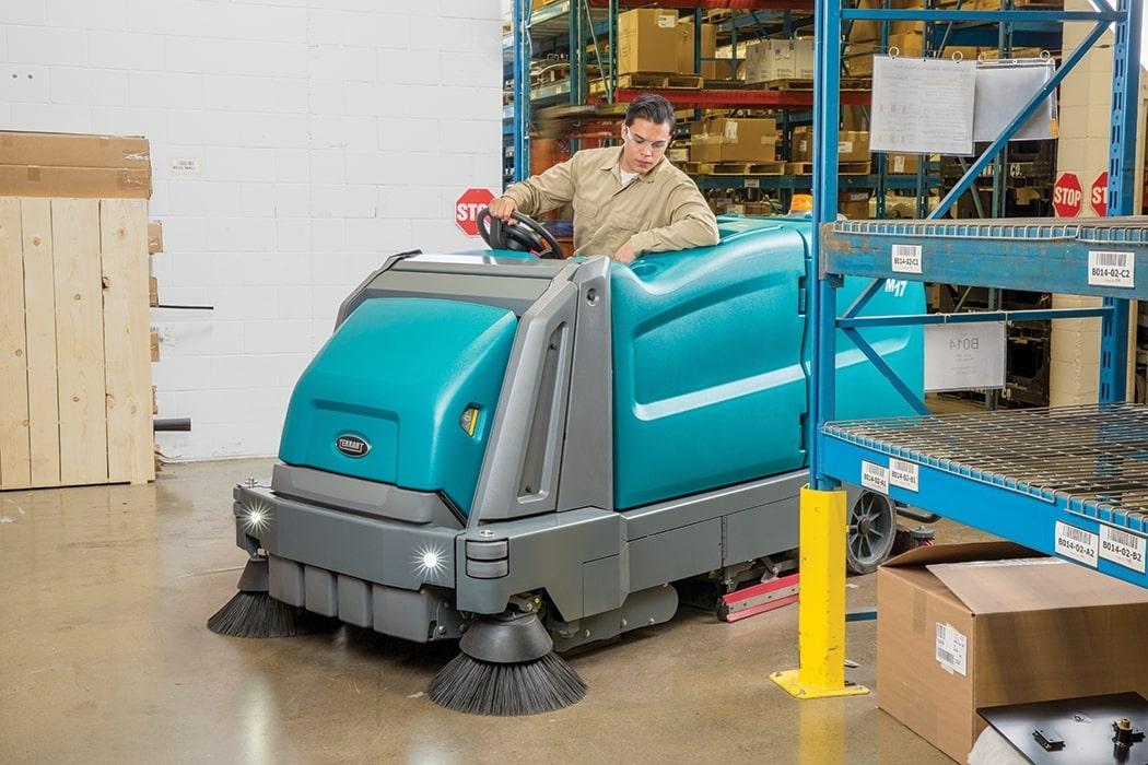 Tennant M17 Ride On Sweeper-Scrubber