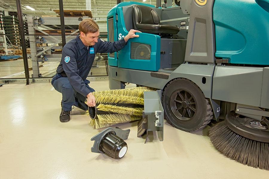 Tennant S30 Ride On Sweeper