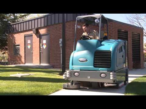 Tennant M20 Ride On Sweeper-Scrubber